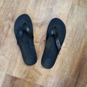 Reef Women's Black Floral-Textured Flip Flop Sandals Size 9